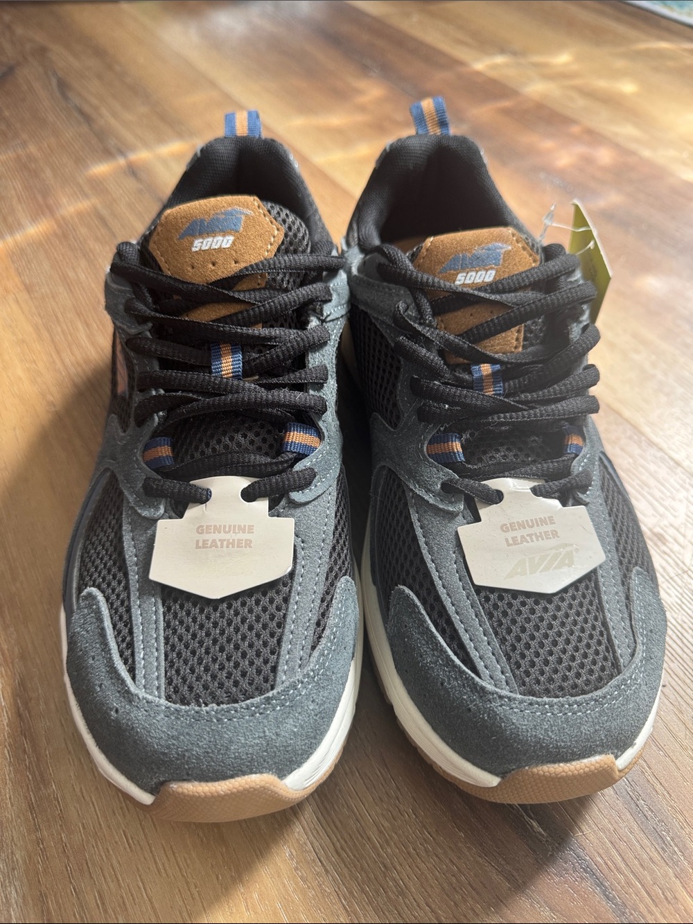 8 1/2 Men’s Avia 5000 Genuine Leather Sneakers in Charcoal & Tan. NWT